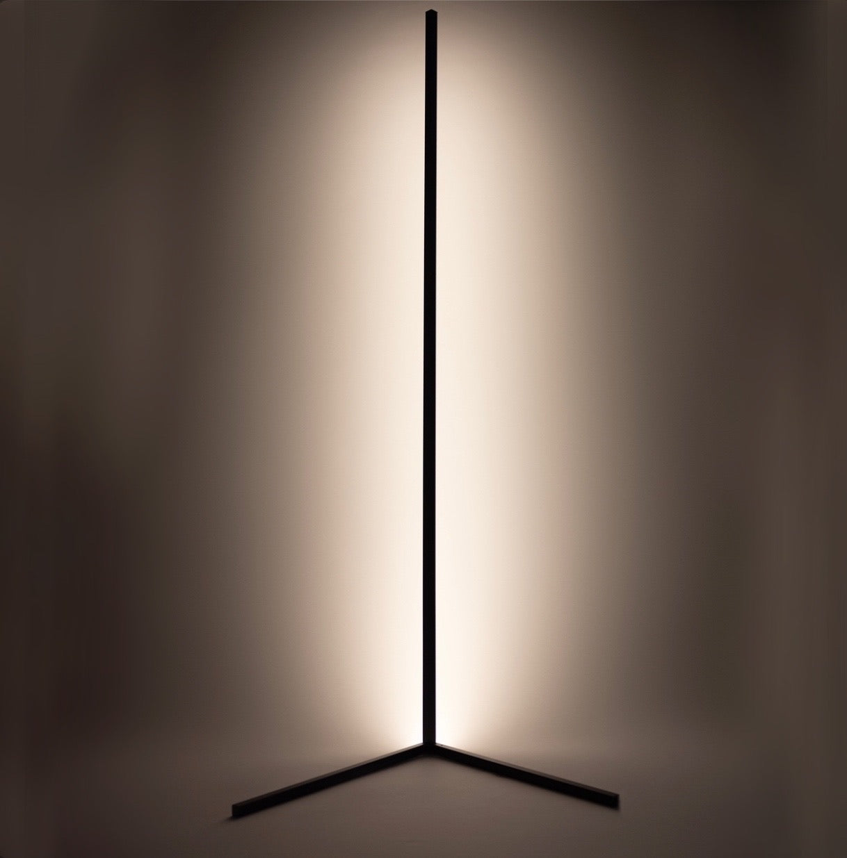 Corner floor lamp