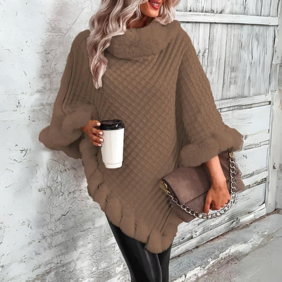 Liv - Warm and refined knitted cape