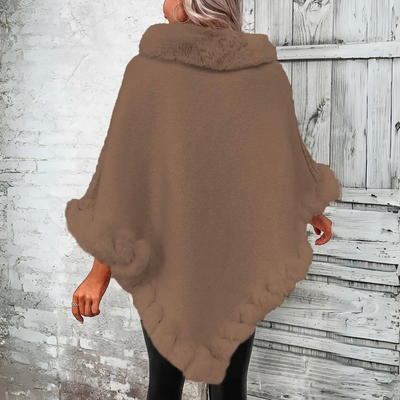 Liv - Warm and refined knitted cape