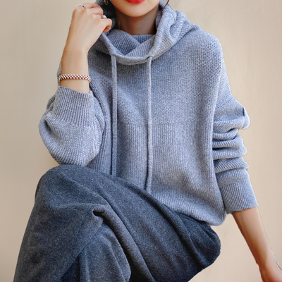 Elegant knitted hoodie for women