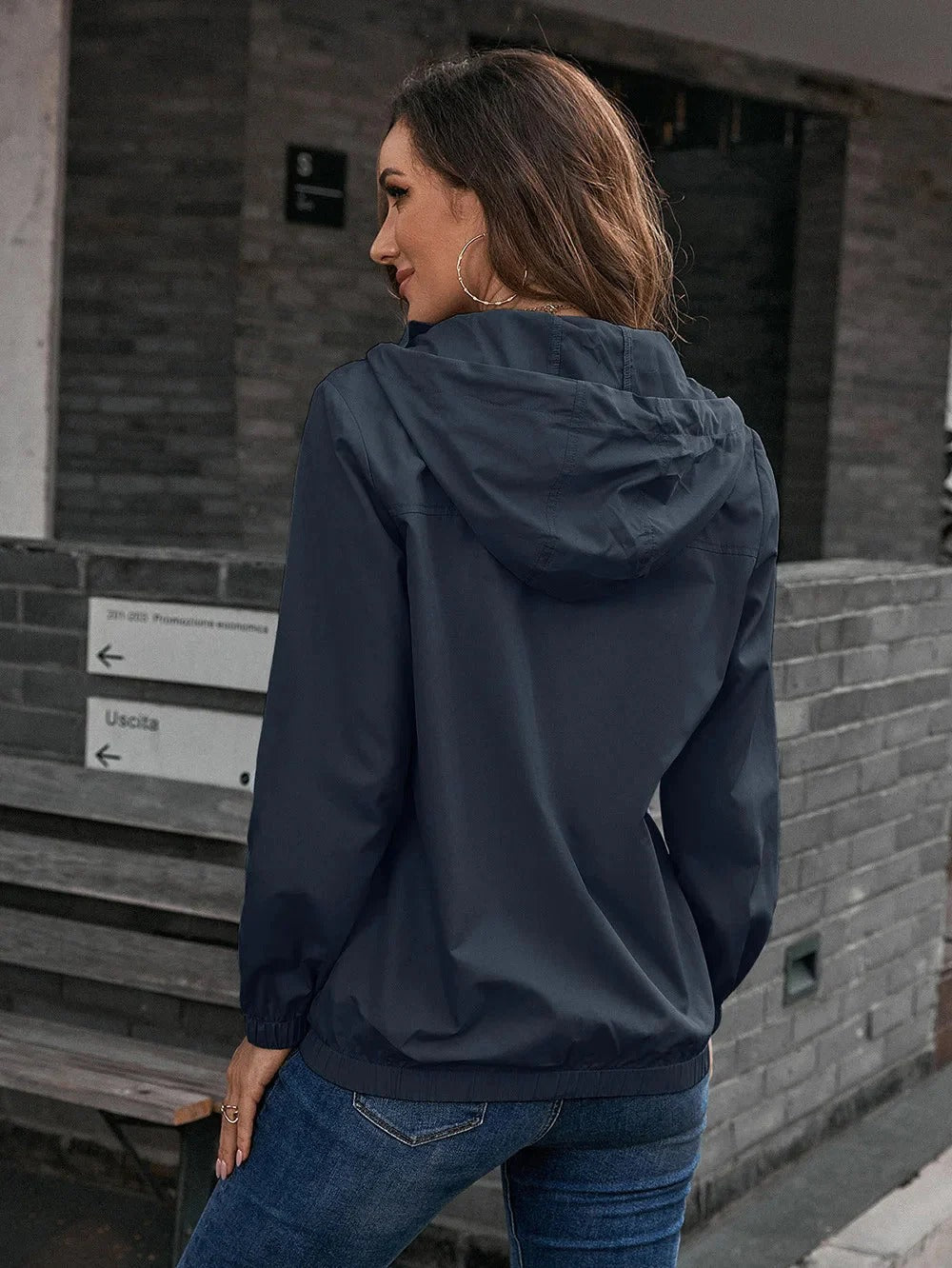 Lightweight hooded jacket for women